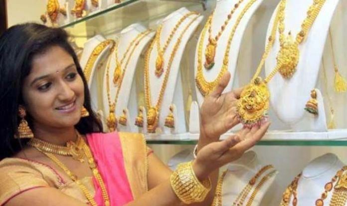 Gold Price Today: Gold became so cheap 39 days before Dhanteras, know the rates of 22 and 24 carats.