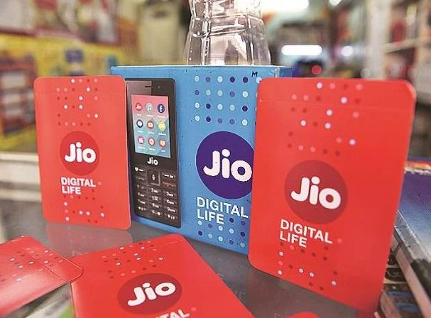 Jio's Dhansu recharge plan! Get 100GB data, get Netflix and Disney + Hotstar VIP with free calling