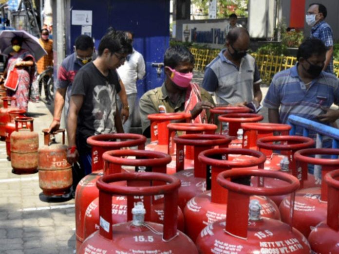 LPG Price Hike: LPG cylinder price hiked by Rs 100, know the new price of your city