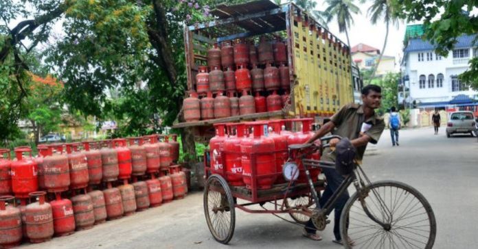 For LPG customers! Subsidy transfer of Rs 237 started in the account of these LPG customers, check the account immediately