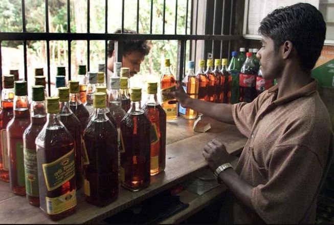 Delhi Liquor Policy: दिल्ली में आज से प्राइवेट ठेके बंद, पुरानी शराब नीति हो गई है लागू, जानिए क्या हुआ है बदलाव