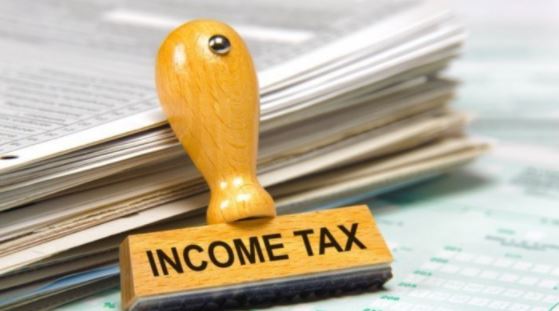Income Tax Rules: टैक्सपेयर्स को लग सकता है बड़ा झटका, खत्म होगी टैक्स छूट? बड़े बदलाव की तैयारी में सरकार