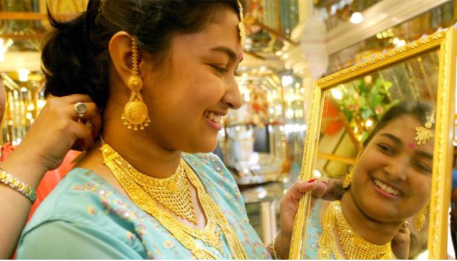 MCX Gold Price Today: How cheap has gold become, buyers should know the rate of 10 grams