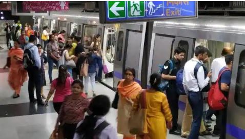 Delhi Metro: Now your smartphone is enough to travel in Delhi Metro, preparing to eliminate the need for cards and tokens Delhi Metro: Now your smartphone is enough to travel in Delhi Metro, preparing to eliminate the need for cards and tokens