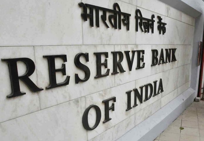 RBI Guidelines: RBI issued Master Directions for issuing credit and debit cards, know details