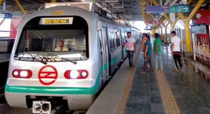 Delhi Metro : Attention traveling in Delhi Metro, your time is being saved a lot; If you don't believe me then know