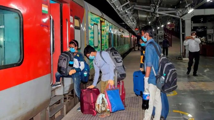 Indian Railways Rule Changed: Big news! Night traveling rule has changed in the trains, see the new rules of Indian railways