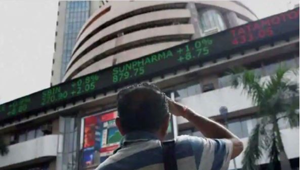Stock Market Update: After two days of rally, the stock market fell again, Sensex broke more than 300 points