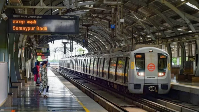 Delhi Metro: Delhi Metro again malfunctions, technical problem on Red Line, passengers are getting upset