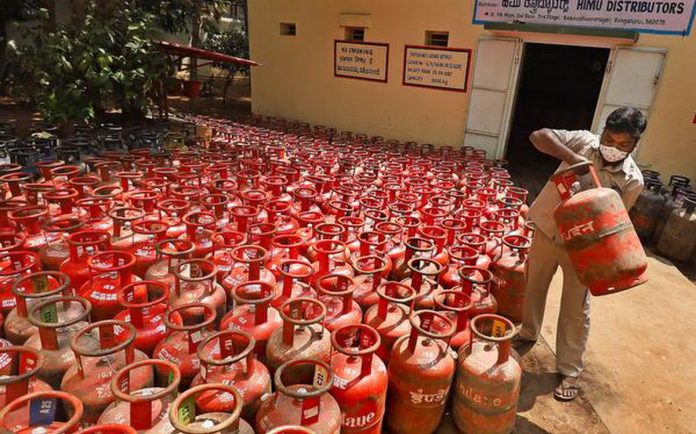 LPG Price: A huge drop in LPG became cheaper by Rs 198