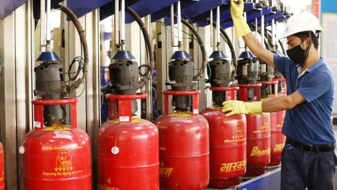 LPG Price: In the last 8 years, the price of LPG has increased 2.5 times, and there is no subsidy