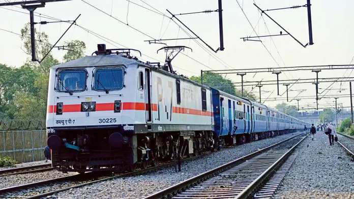 Indian Railways/IRCTC Update: 261 trains canceled by Indian Railways, Check list before making reservation