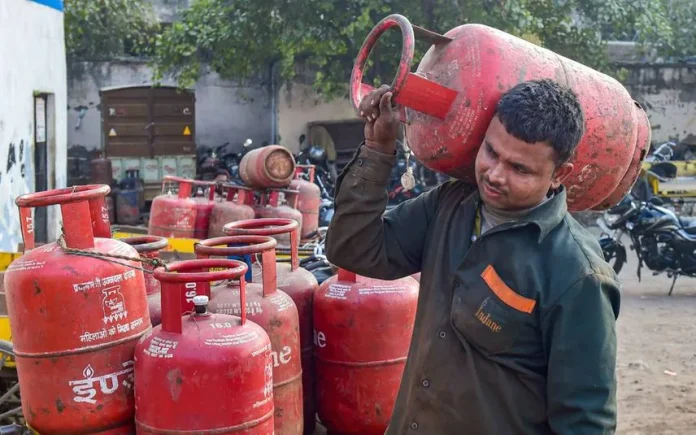 LPG Price Hike: Shock on the first day of March, LPG cylinder became expensive... prices increased so much