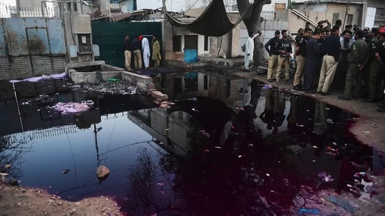 11 women, children killed during stampede at Ramadan food distribution centre in Pakistan. Video