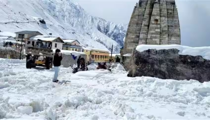 Char Dham Yatra 2023: Kedarnath receives heavy snowfall; registrations suspended till April 30