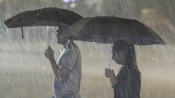 IMD Alert: Heavy rains in 12 states for next 84 hours, red-orange alert issued.