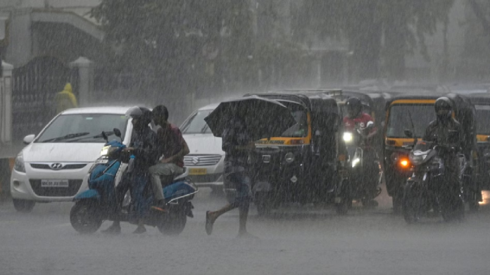 IMD Weather Update Today : Clear sky in Delhi, chances of rain in Central India till February 14...know details