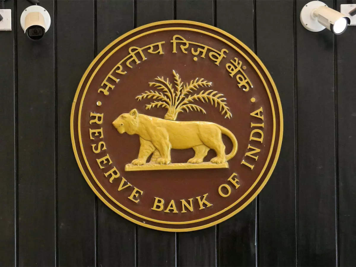 RBI Cancelled Bank License: RBI canceled the license of another bank, customers cannot deposit money, is this your bank?