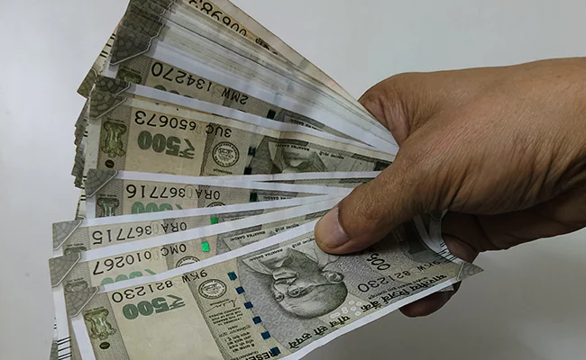 Employees Benefit : Big gift to 27000 employees! Salary increased by Rs 11000, department order issued, amount in account will increase in October Employees Benefit : Big gift to 27000 employees! Salary increased by Rs 11000, department order issued, amount in account will increase in October