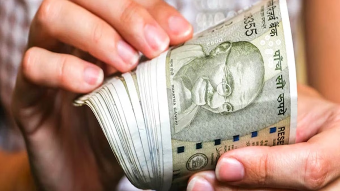 Pension Scheme : By investing Rs 210 in this government scheme, you will get pension of Rs 5000 every month...Know scheme Details Pension Scheme : By investing Rs 210 in this government scheme, you will get pension of Rs 5000 every month...Know scheme Details