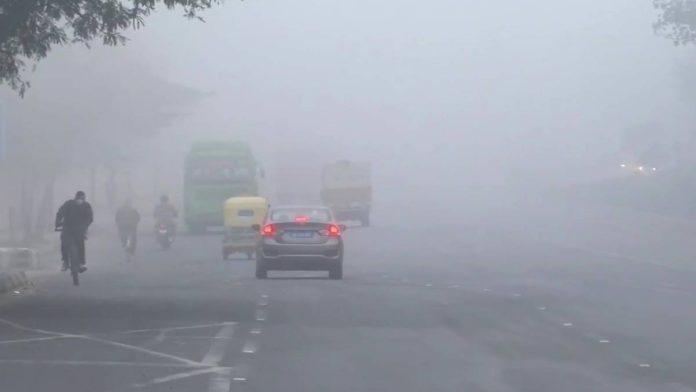 Weather Update today : Delhi will start shivering in the beginning of November, know where are the chances of rain and drizzle today