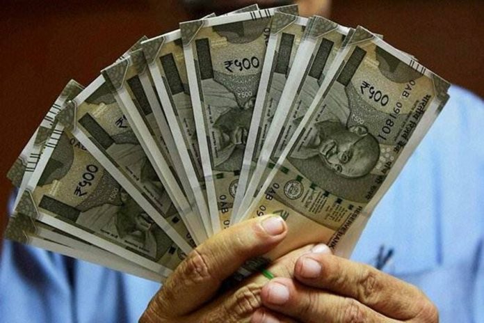 Salary Hike in India: New year is bringing good news for employees, salary will increase the most in India.