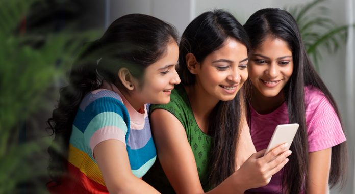 This prepaid plan offers 10 OTT services free with extra data under Rs 200, check plan details