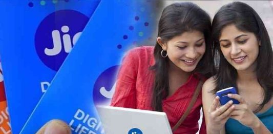 Jio vs Airtel free JioHotstar with just 100 rupees recharge plans, know the comparison