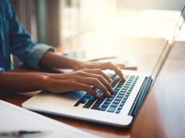 Best student laptop under ₹ 20 thousand, you can buy from these models