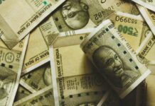 Rupee Hits All-Time Low of 90.58 on FII Outflows, Trade Deal