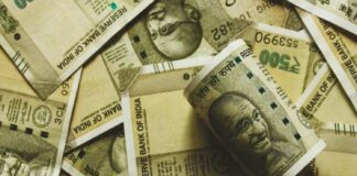 Rupee Hits All-Time Low of 90.58 on FII Outflows, Trade Deal