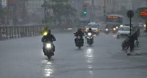 Chennai Rains: IMD Issues Fresh Orange Alert for 4 Districts as Thunderstorms and Waterlogging Persist; Relief Expected Tomorrow