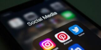Economic Survey 2026 Flags ‘Predatory’ Social Media: Age Curbs & Digital Addiction Warning