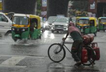 Delhi Wakes Up to Light Rain as AQI Stays in ‘Poor’ Category