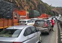 Mumbai-Pune Expressway gridlock: Over 1 lakh motorists to get Rs 5 crore toll refund