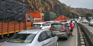Mumbai-Pune Expressway gridlock: Over 1 lakh motorists to get Rs 5 crore toll refund