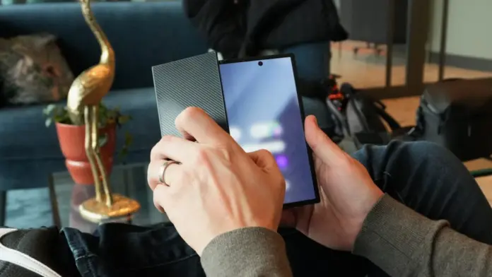 Galaxy-Z-TriFold-half-fold-1200x675