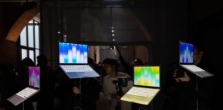 MacBook Neo Hands-On: A Retro Reboot or an iPad in Disguise?