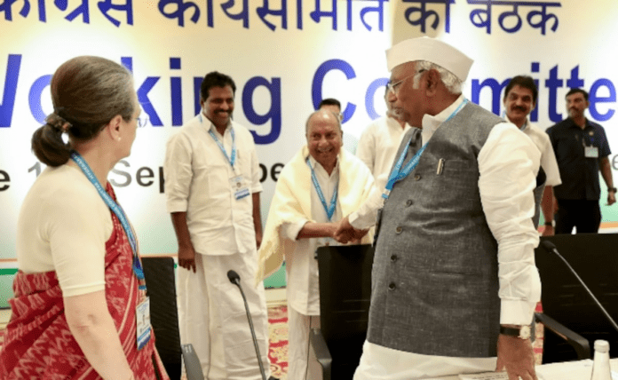bisnpmd_how-sonia-gandhi-ak-antony-_625x300_15_May_26