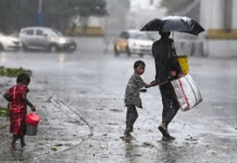 Kolkata Storm: 7 Dead as Severe Thunderstorms Rain Havoc Across South Bengal; Flights and Trains Disrupted