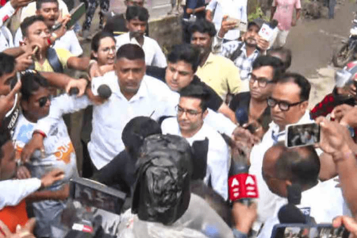 1780183790_new-abhishek-manhandled