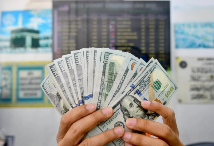 D0A2FD13C2FEA9A1B56B79749C7DAA17_low_13 US dollar 13 month high stock selloff Fed rate hikes yen intervention