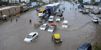 Pre-Monsoon Rain Lashes Gujarat: Severe Waterlogging & Power Outages in Vadodara; IMD Issues Heavy Rainfall Alert for Key Pockets