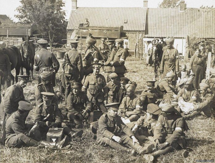 _83975144_englishandindiansoldiersofthesignaltroopofthelucknowcavalryfarmyard Indian WWI soldiers Commonwealth war casualty records