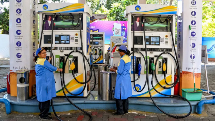 Petrol-Pump Centre Busts 10 Myths on E20 Petrol Engine Damage & Water Use